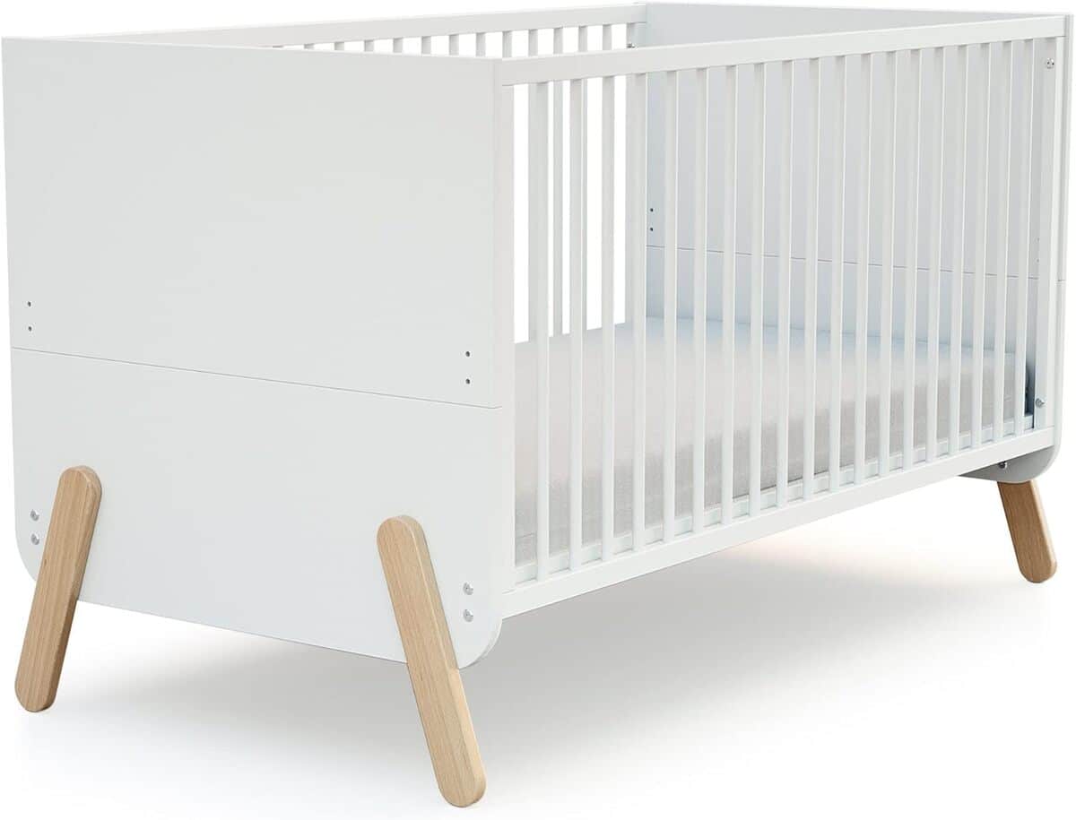 Test du lit bébé évolutif AT4 Pirate : blanc et hêtre verni