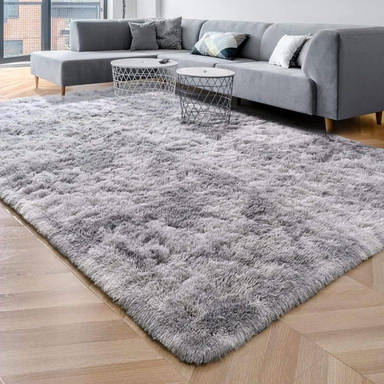 Testez la douceur du tapis Cinknots Area Rugs