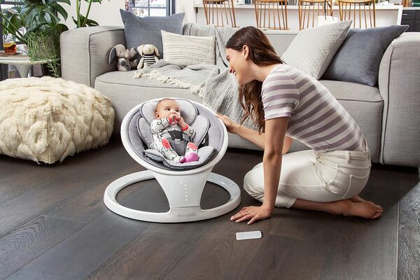 Munchkin Balancelle Bébé Électrique | Chaise à Bascule Bébé avec Bluetooth | Chaise à Bascule Portable & Chaise à Bascule Douce avec Mouvement et Sons | Gris/Blanc